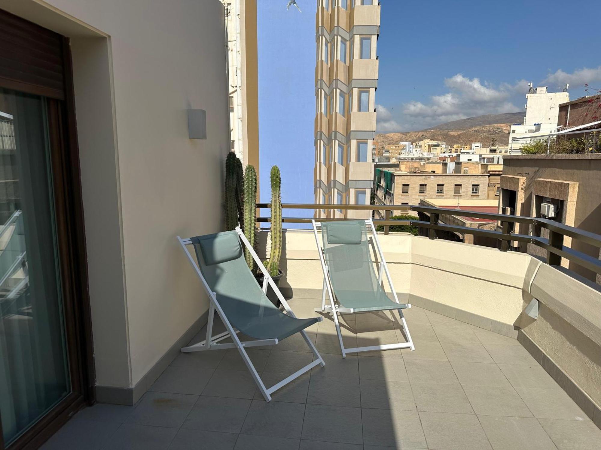 The Penthouse Apartment Алмерия Екстериор снимка