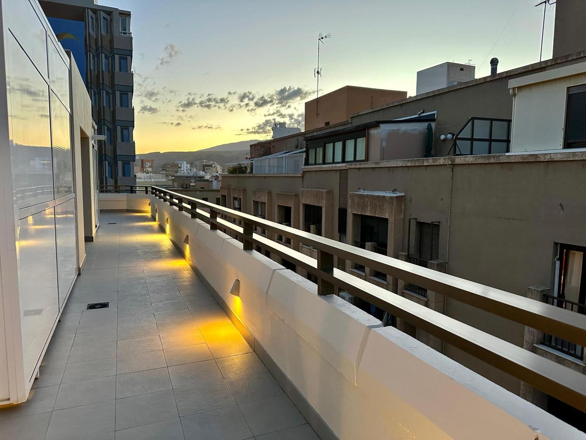 The Penthouse Apartment Алмерия Екстериор снимка