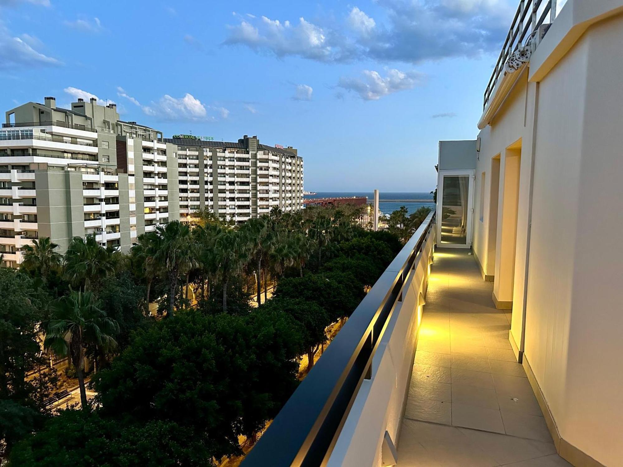The Penthouse Apartment Алмерия Екстериор снимка